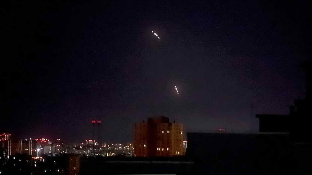 ВС РФ начали масштабную атаку на Киев, в нескольких районах города пропал свет