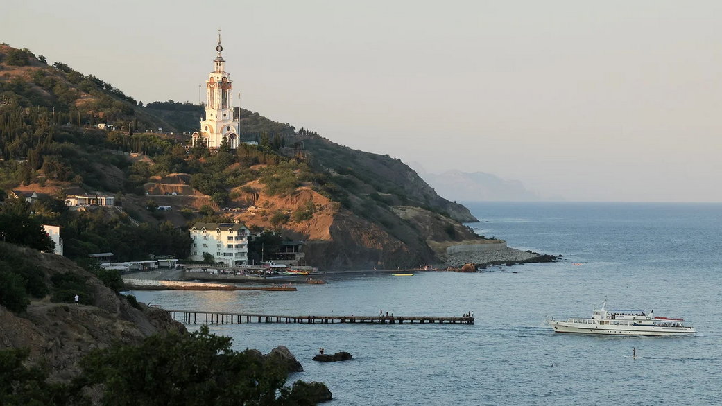 В Крыму и Севастополе ввели режим ЧС регионального характера