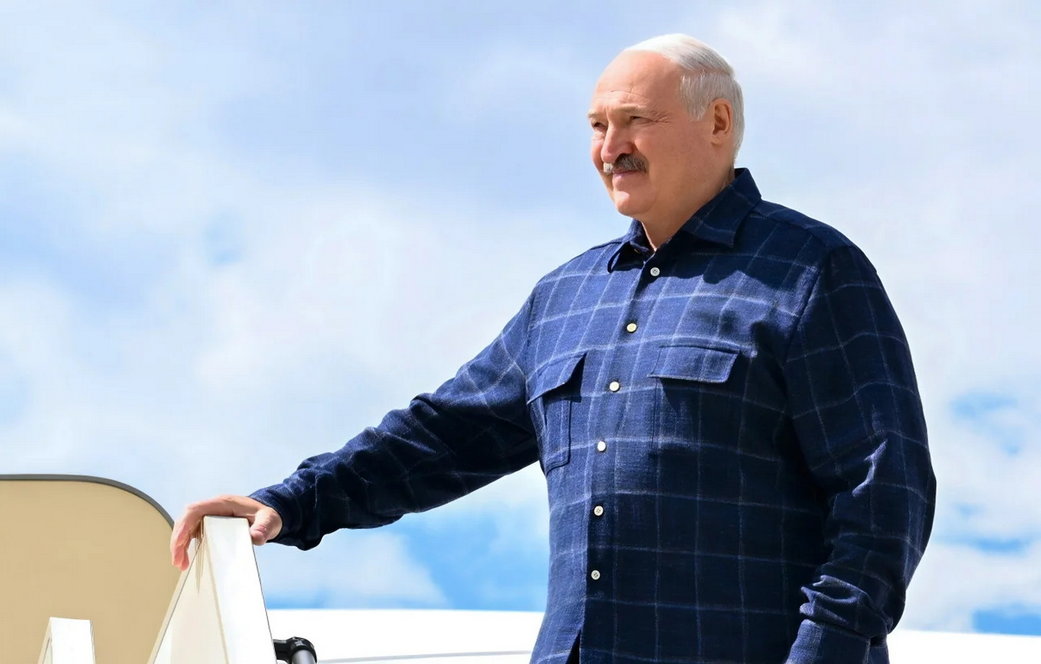 Лукашенко уже готов просить у небесной канцелярии сухой погоды