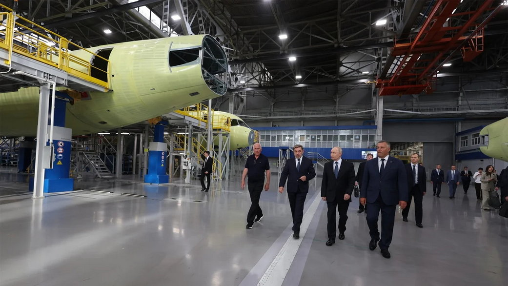 Путин оценил Як-130М и лайнер МС-21 на Иркутском авиазаводе