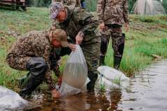 Более 60 тысяч мальков хариуса и тайменя выпущено в реки Кузбасса в рамках экологической акции