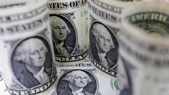 Инвестстратег назвал частую ошибку россиян при покупке долларов Инвестстратег назвал частую ошибку россиян при покупке долларов