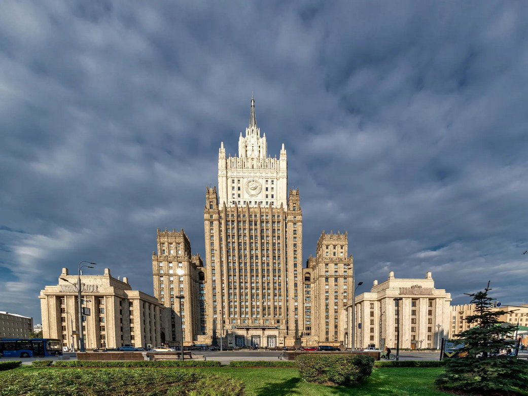 В МИД РФ назвали слова Макрона о давлении на Россию командой к совершению атак