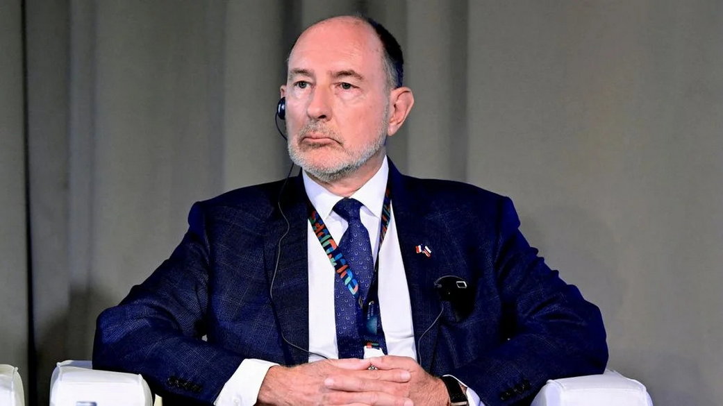 Франция нарушила дух Минских соглашений, заявил внук де Голля
