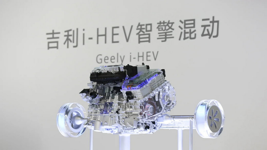 Geely заявила о превосходстве своих гибридов над японскими