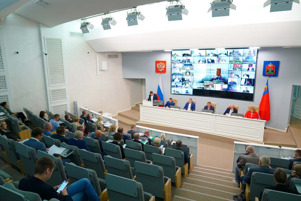 Илья Середюк поручил подготовить предложения по расширению сети АЗС в Кузбассе Илья Середюк поручил подготовить предложения по расширению сети АЗС в Кузбассе