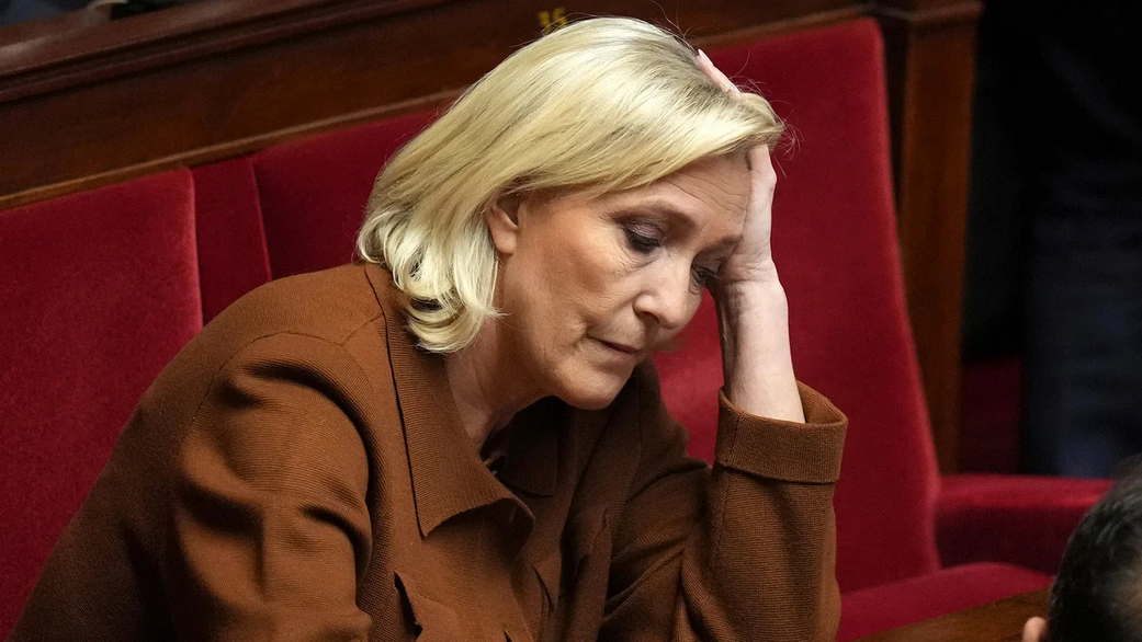 Le Monde: партия Ле Пен балансирует между Россией и Украиной перед выборами 2027 года