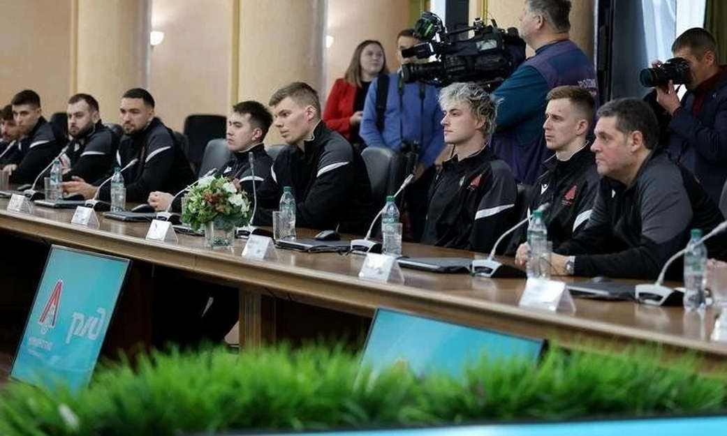 Анатолий Серышев встретился с тренерским штабом и игроками волейбольного клуба «Локомотив»