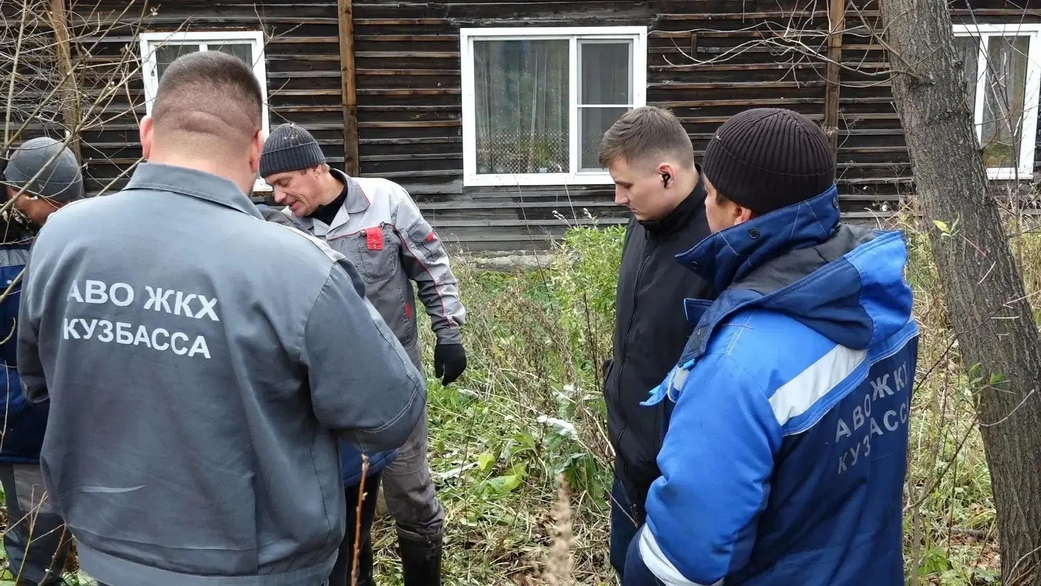 Аварийно-восстановительный отряд ЖКХ Кузбасса помогает отремонтировать водопроводные сети в Анжеро-Судженске