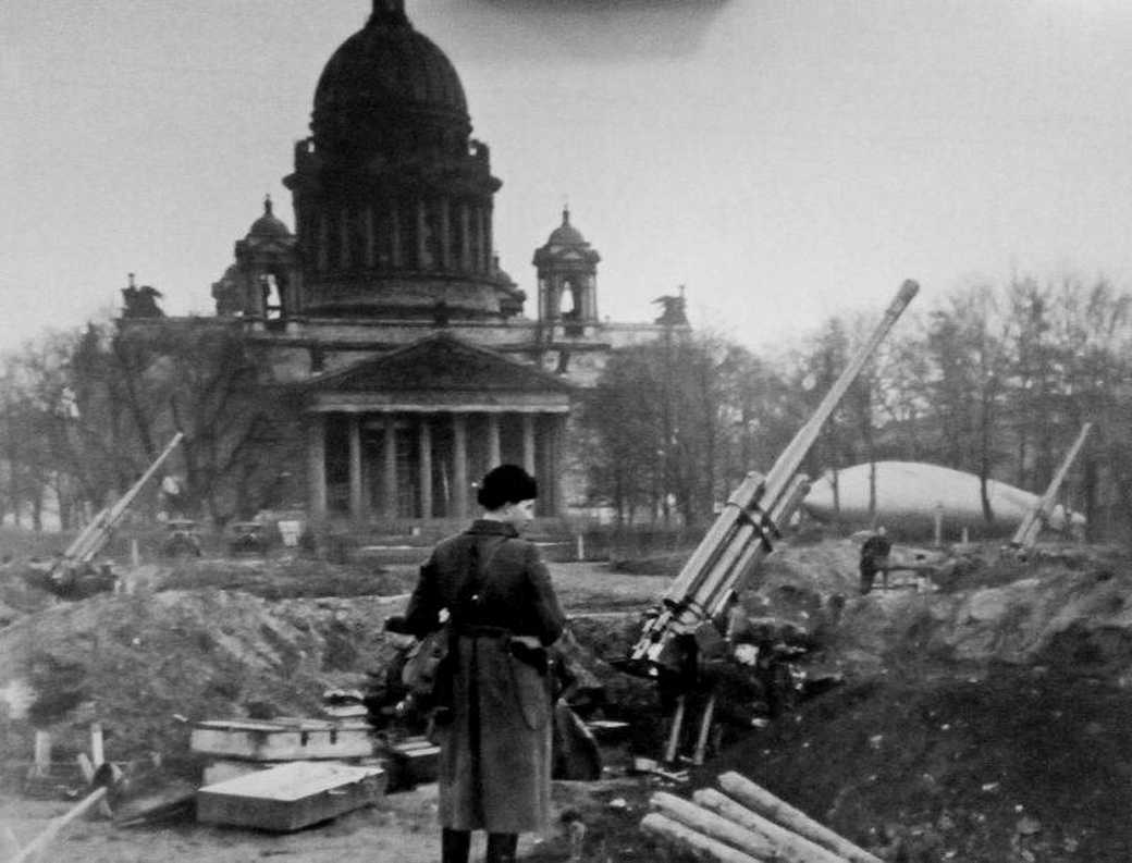 Начало работы ледовой трассы на Ладожском озере (22 ноября 1941г.) Начало работы ледовой трассы на Ладожском озере (22 ноября 1941г.)