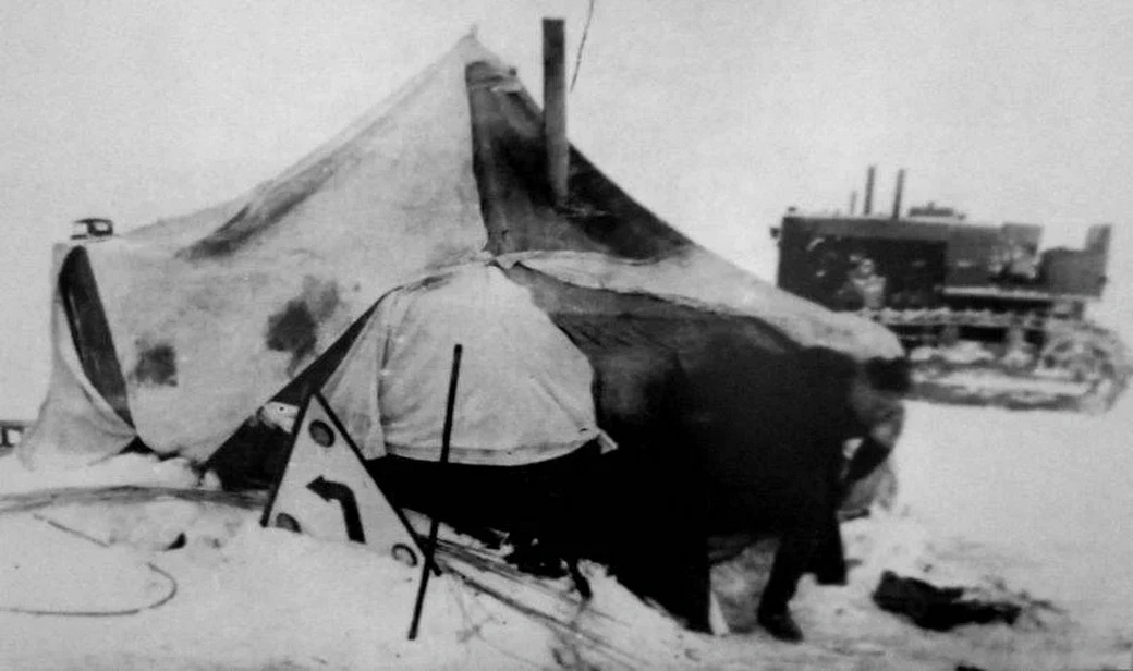 Начало работы ледовой трассы на Ладожском озере (22 ноября 1941г.) Начало работы ледовой трассы на Ладожском озере (22 ноября 1941г.)