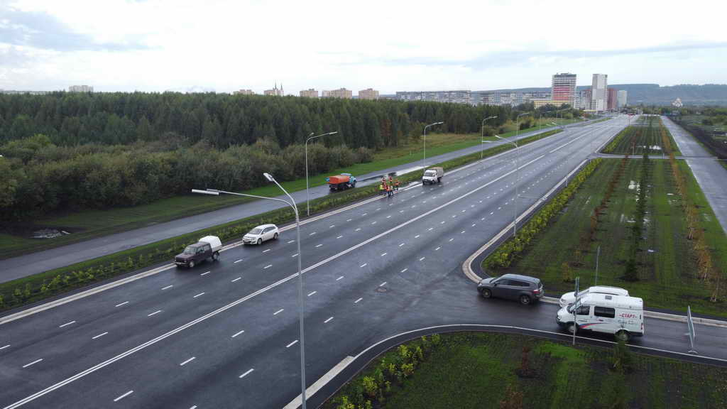 Новая шестиполосная дорога открыта в Кемерове в День шахтера