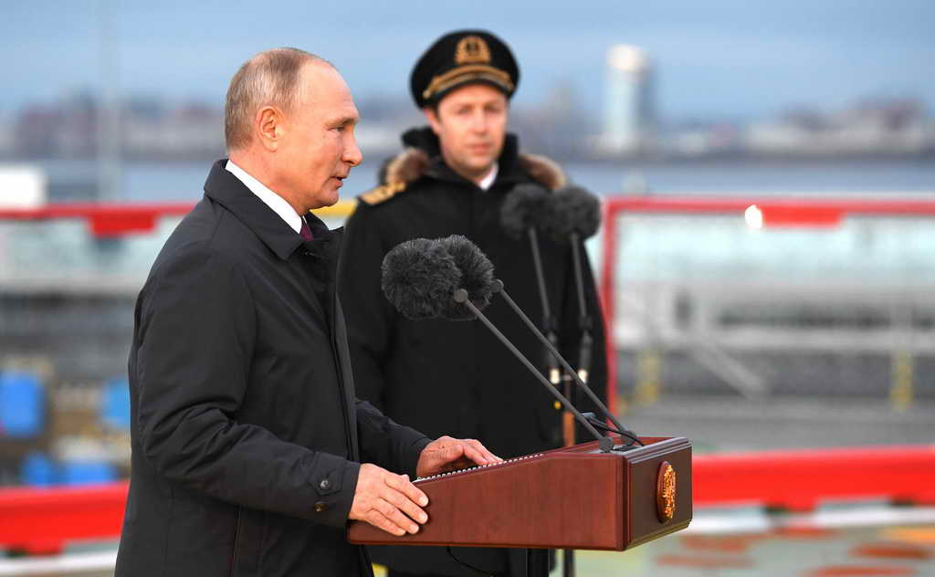 На ледоколе «Виктор Черномырдин» поднят государственный флаг