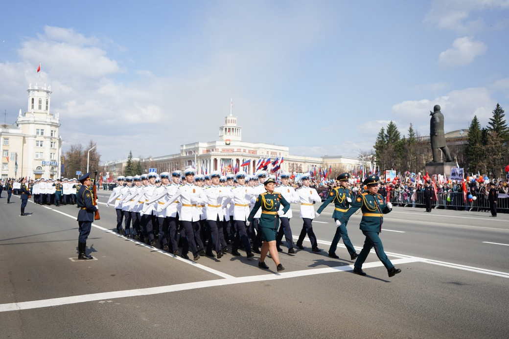 Торжественные марши в честь Дня Победы прошли в Кемерове, Новокузнецке и Юрге