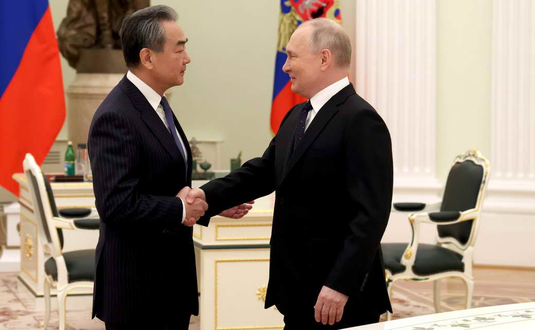 В.Путин: Встреча с членом политбюро ЦК Компартии Китая Ван И