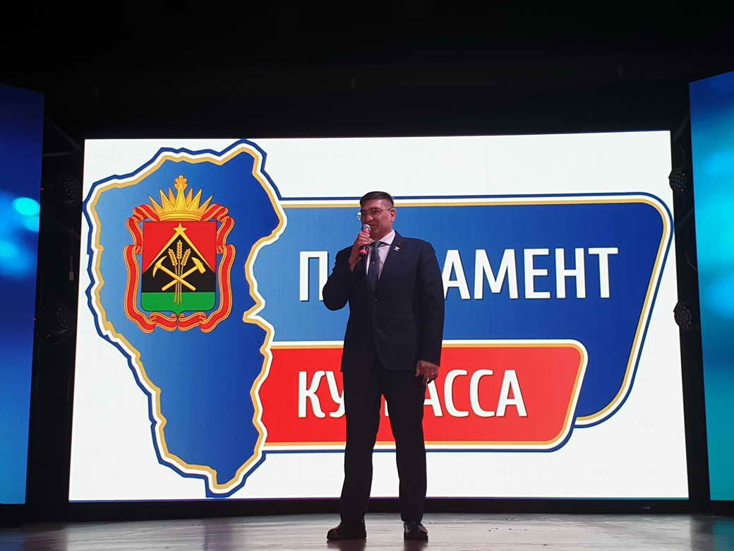 Депутат Парламента Кузбасса Довран Аннаев поздравил работников бытового обслуживания населения и жилищно-коммунального хозяйства