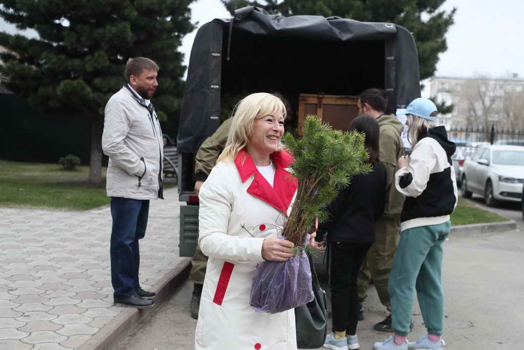 По инициативе Сергея Цивилева кузбассовцам бесплатно раздают саженцы деревьев для участия в акции «Сад Памяти»