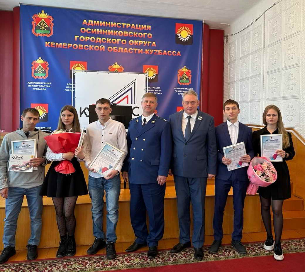 По поручению Сергея Цивилева 300 жилищных сертификатов выдали в КуZбассе детям-сиротам