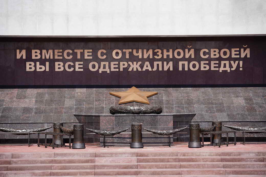 Вечный огонь зажгли у Мемориала Воину-Освободителю в Кемерове