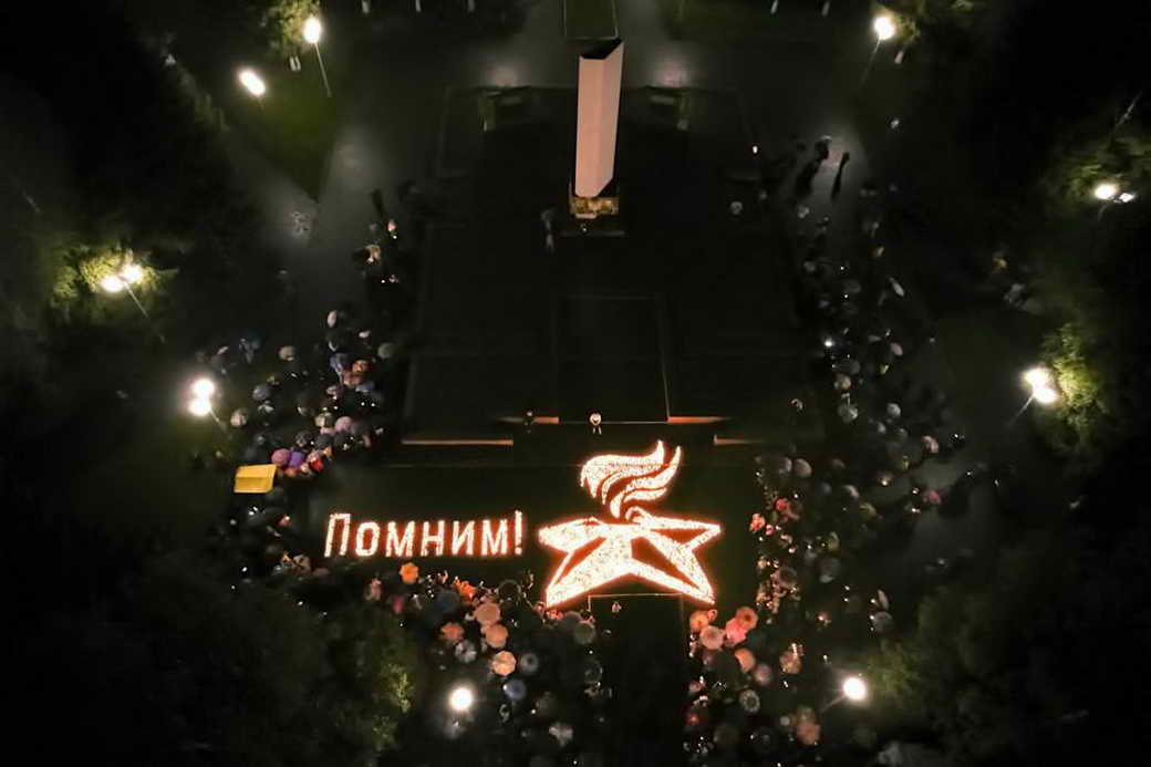 В КуZбассе акцией «Свеча поколений» почтили память павших героев СВО В КуZбассе акцией «Свеча поколений» почтили память павших героев СВО