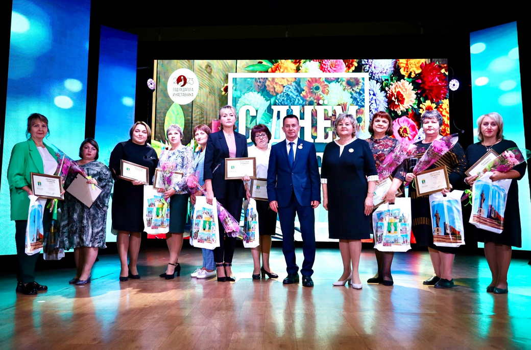 Поздравление главы города Прокопьевска Максима Шкарабейникова с Днем учителя