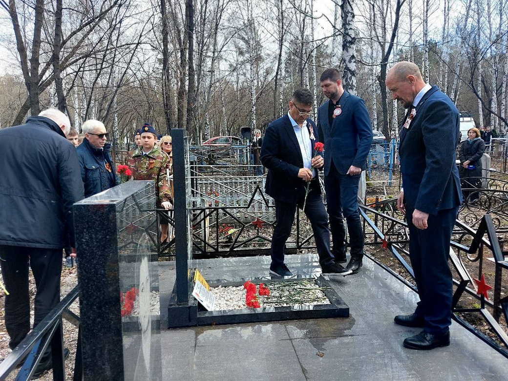 В Киселёвске отреставрировано место захоронения героя советского союза Чумова А.Г. В Киселёвске отреставрировано место захоронения героя советского союза Чумова А.Г.