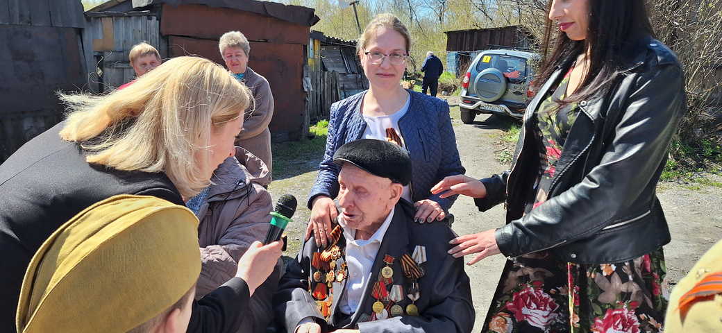 Прокопьевск. Сахапов Руслан и Котов Юрий навестили ветерана Великой Отечественной войны Бакулина Игната Ивановича Прокопьевск. Сахапов Руслан и Котов Юрий навестили ветерана Великой Отечественной войны Бакулина Игната Ивановича
