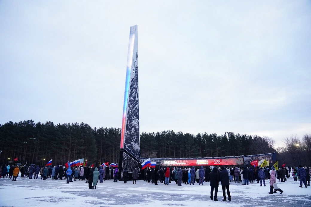 Губернатор Кузбасса Илья Середюк открыл стелу «Город трудовой доблести» в Прокопьевске Губернатор Кузбасса Илья Середюк открыл стелу «Город трудовой доблести» в Прокопьевске