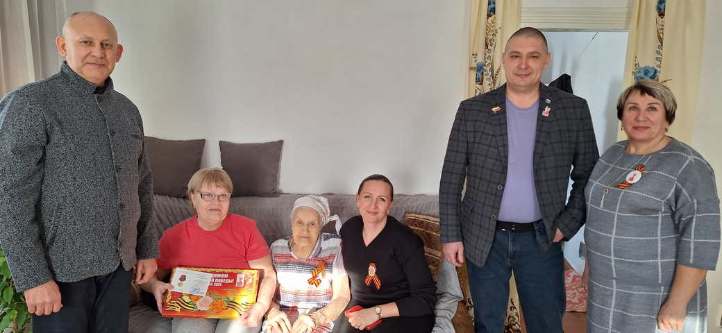 Поздравили с праздником 80-летием Победы замечательных ветеранов, тружеников тыла Поздравили с праздником 80-летием Победы замечательных ветеранов, тружеников тыла