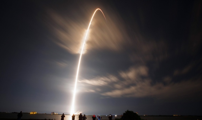 Ракета Falcon 9 совершила жесткую посадку на платформу в океане