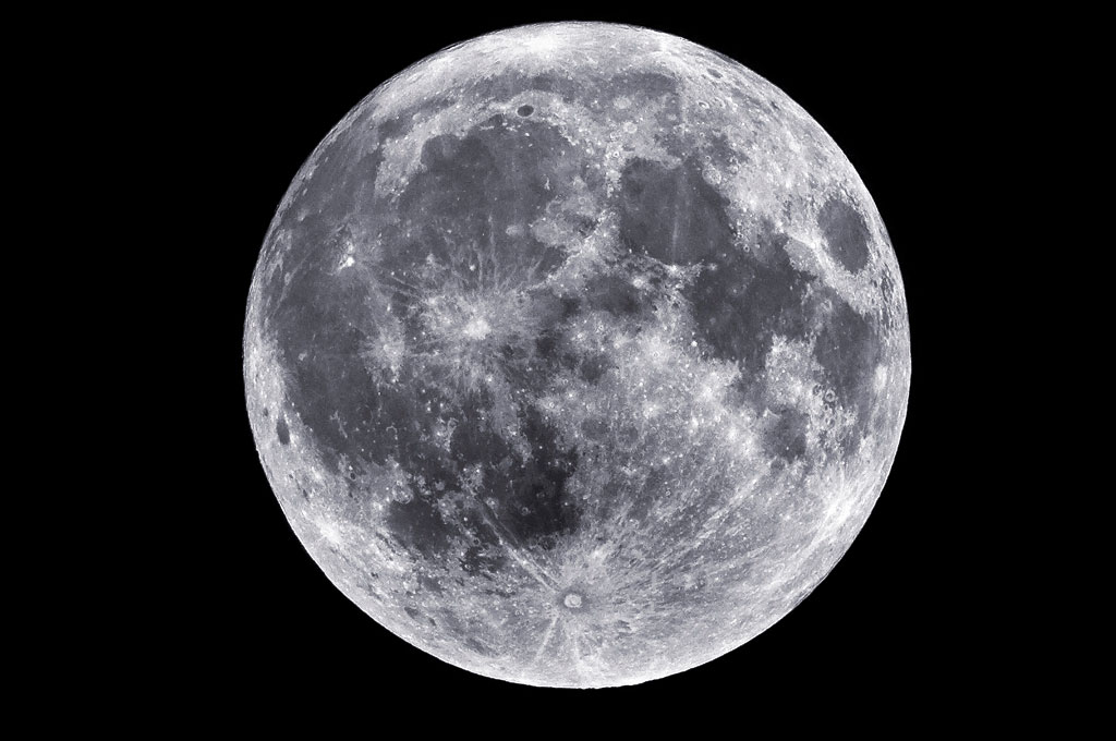 В НАСА подтвердили наличие воды на Луне