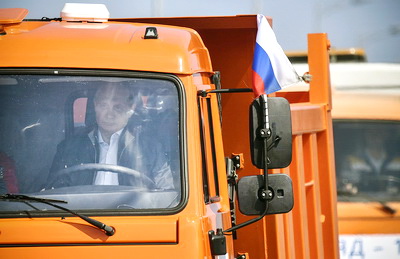 Владимир Путин проехал по Крымскому мосту