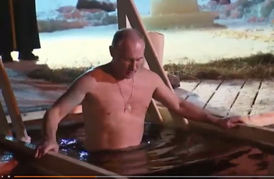 Путин принял участие в крещенских купаниях на озере Селигер