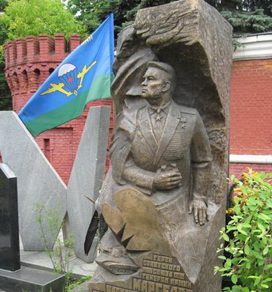 В Петербурге почтили память основателя ВДВ и героев-десантников