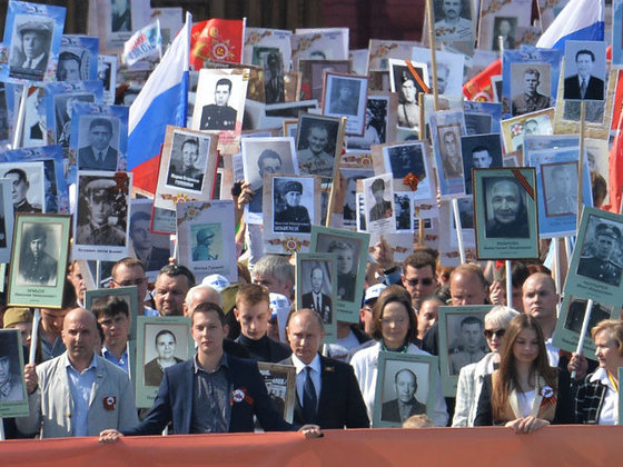 На акцию «Бессмертный полк» в Москве вышли более 400 тыс. человек