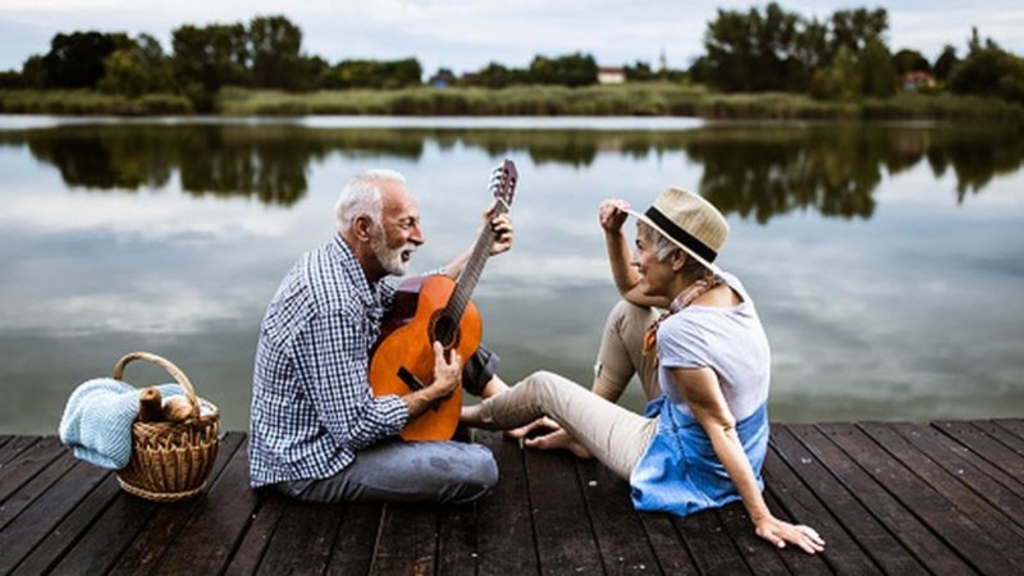 Ученые выяснили, что романтические отношения — лучшее средство от старости