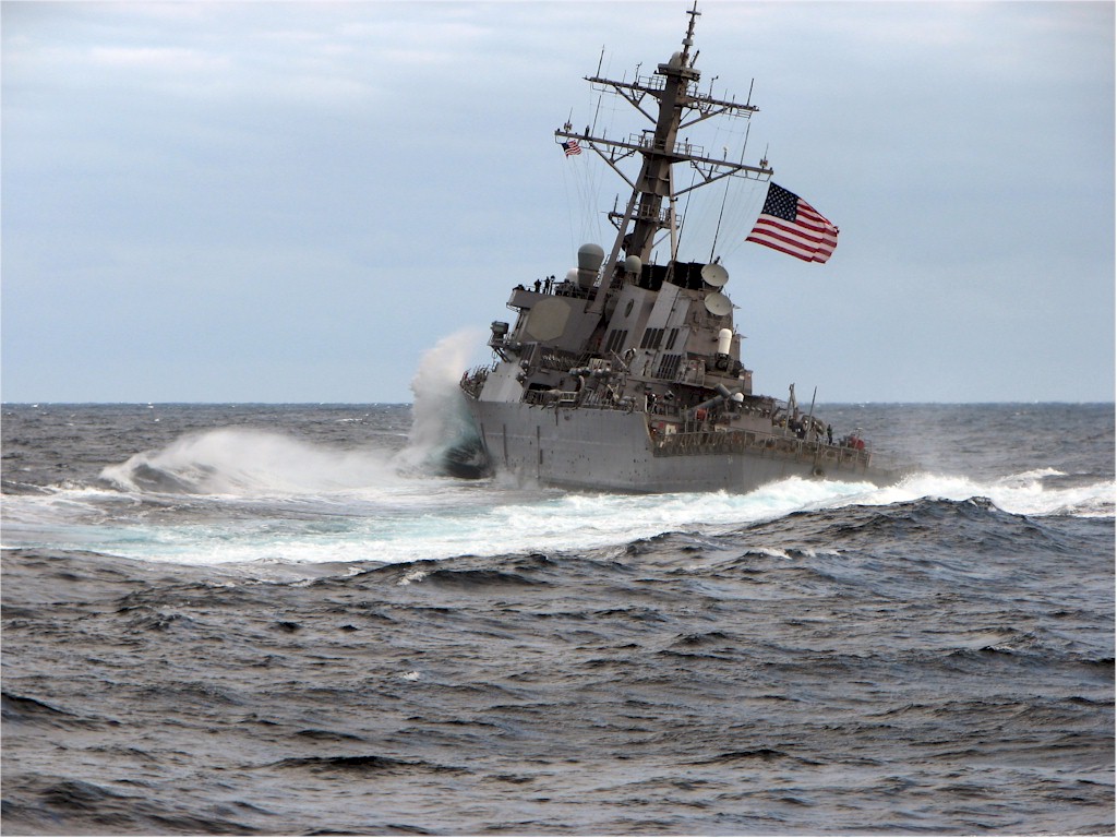 Американский эсминец вошел в Черное море, сообщили СМИ