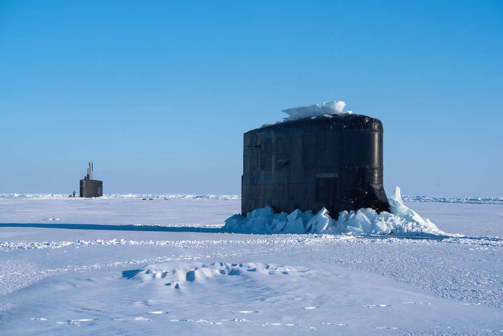 Три атомные подлодки ВМФ РФ впервые в истории одновременно всплыли из-подо льда