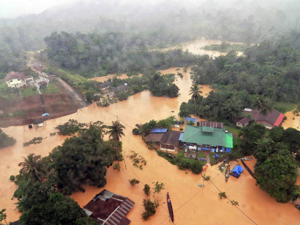 Более 130 тысяч человек эвакуированы в Малайзии из-за наводнений