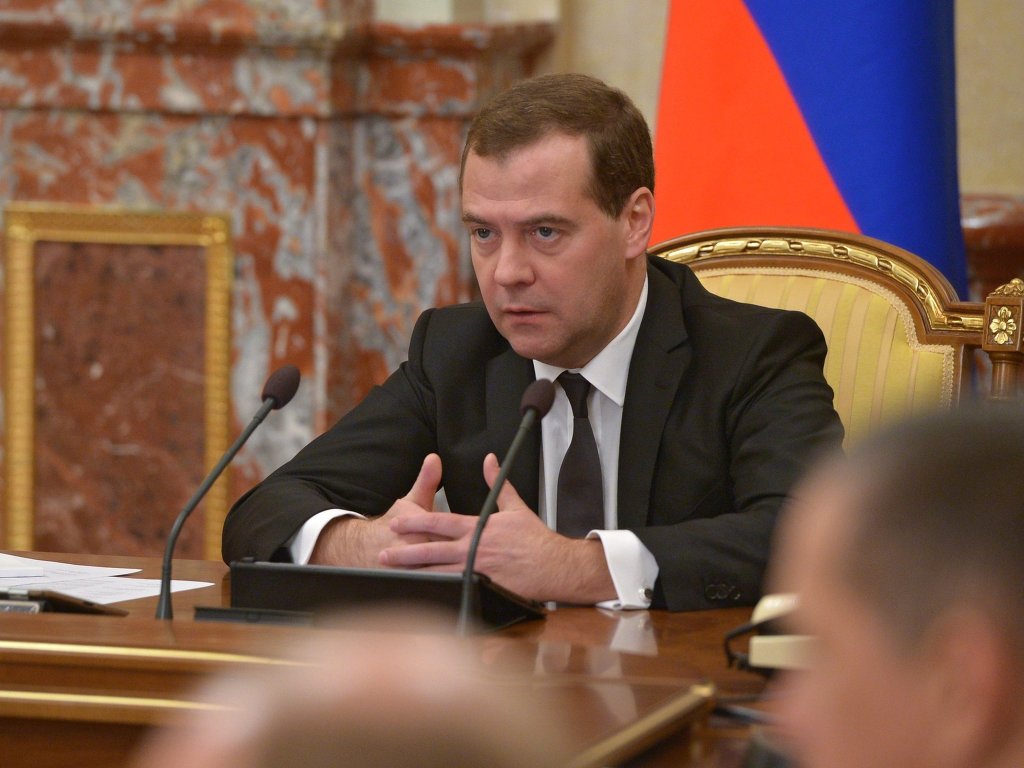 Медведев: отмена круглой печати облегчит регистрацию юрлиц