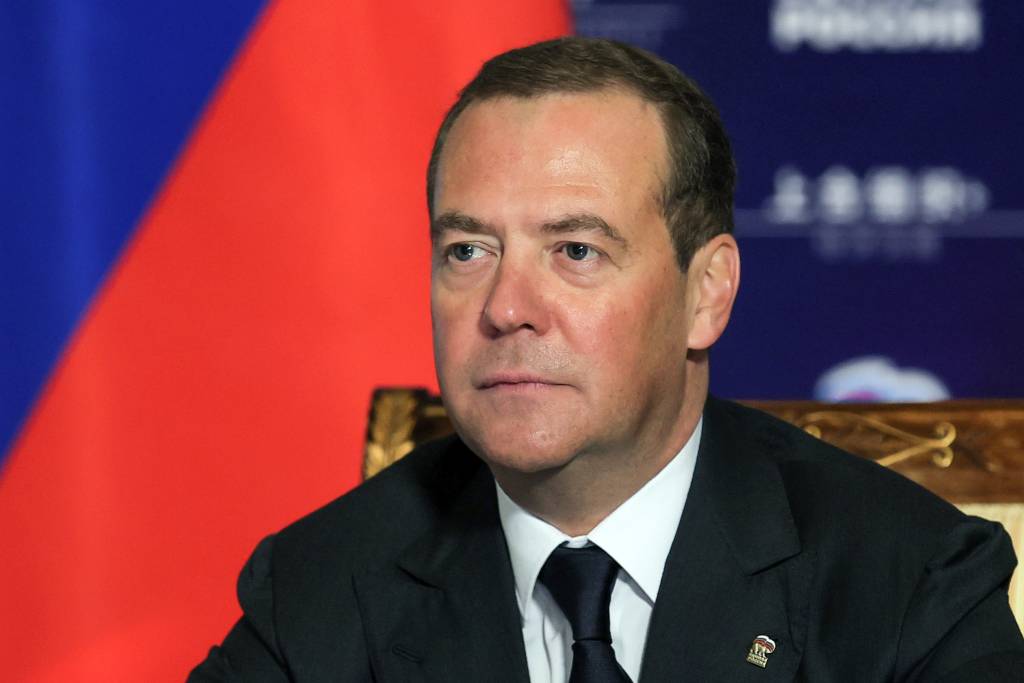 Медведев обвинил Турцию в защите ИГ