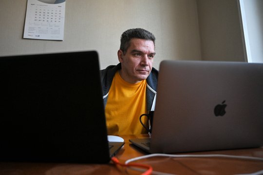 На двух фронтах: компании вводят гибридный формат работы навсегда На двух фронтах: компании вводят гибридный формат работы навсегда