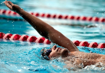 Пловец Рылов завоевал золото Юношеских ОИ на дистанции 100 м на спине