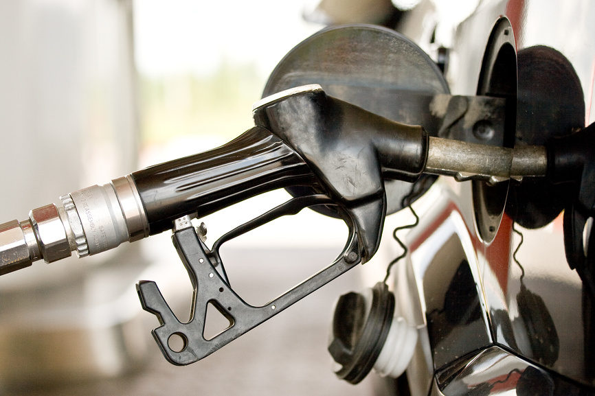 Байден заявил о снижении цен на бензин до февральских показателей