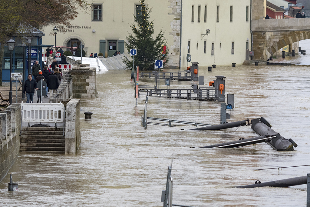 Ростуризм просит туроператоров информировать о риске наводнений в Германии и Франции