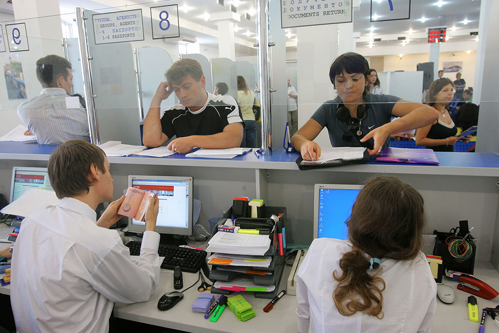Россияне смогут оформить визы в шесть стран ЕС дома или в офисе